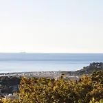 Abeille : Douces D'ete Avec Vue Villa