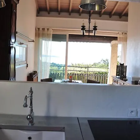 Abeille : Douces D'ete Avec Vue Villa