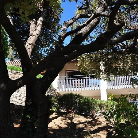 Abeille : Douces D'ete Avec Vue Villa