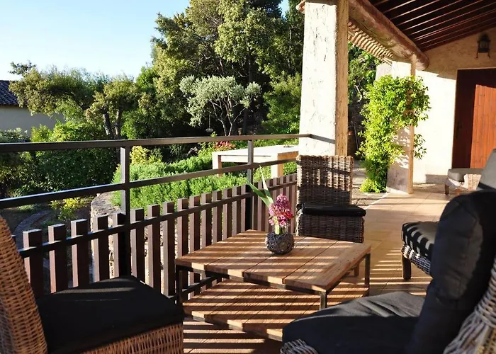 Abeille : Douces D'ete Avec Vue Villa